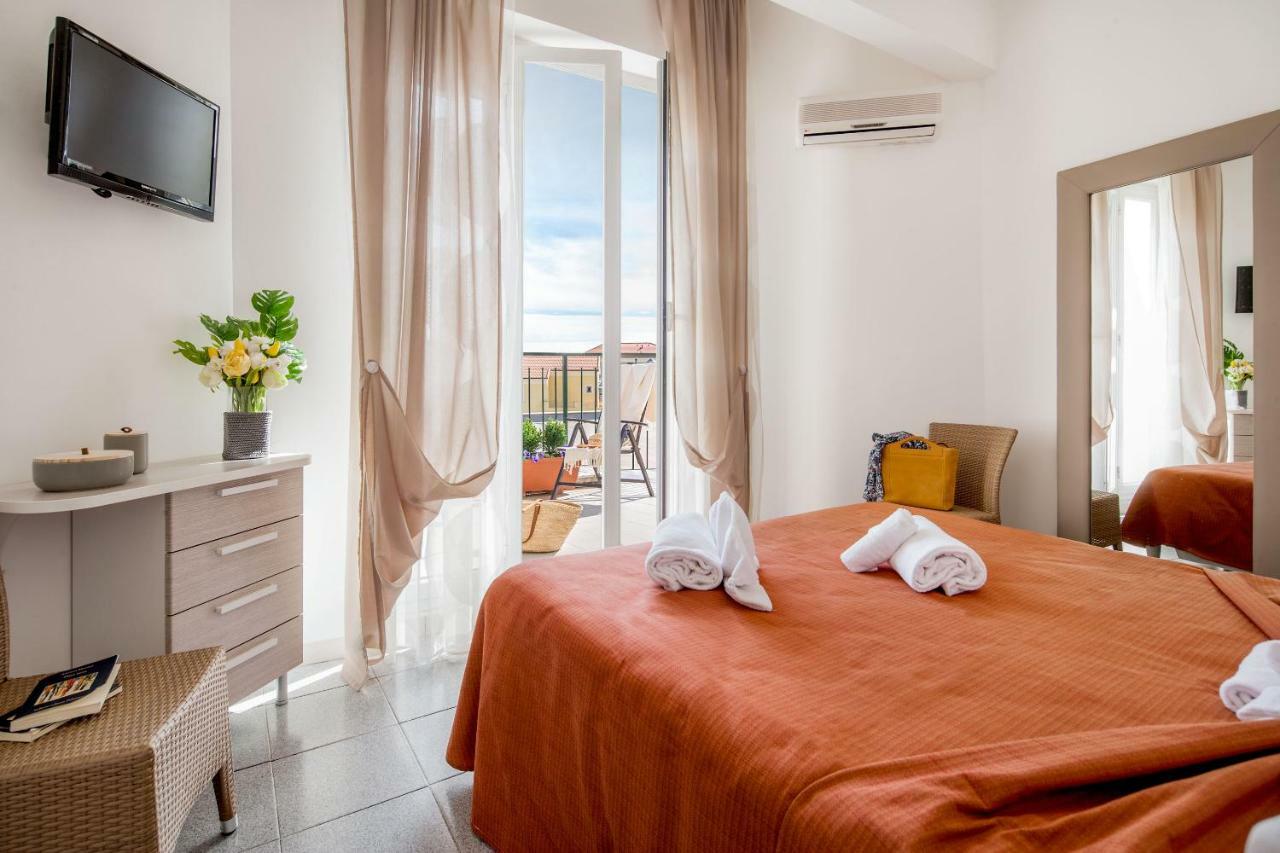 Hotel Villa Teresa Loano Buitenkant foto