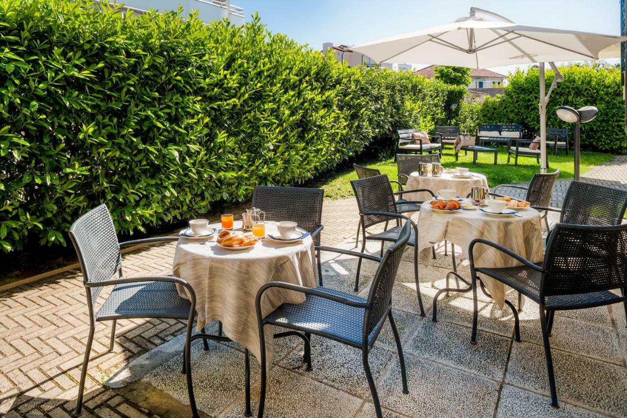 Hotel Villa Teresa Loano Buitenkant foto